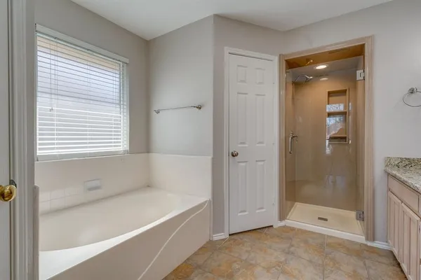 $2,400 | 7317 Amber Drive, Watauga, TX 76148