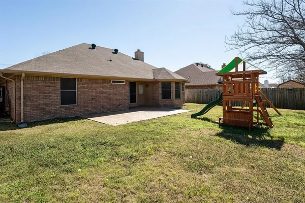 $2,400 | 7317 Amber Drive, Watauga, TX 76148