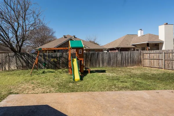 $2,400 | 7317 Amber Drive, Watauga, TX 76148