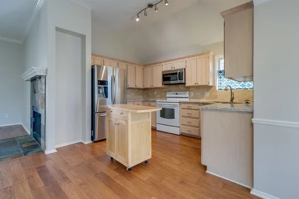 $2,400 | 7317 Amber Drive, Watauga, TX 76148