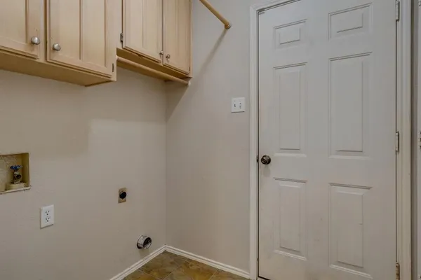 $2,400 | 7317 Amber Drive, Watauga, TX 76148