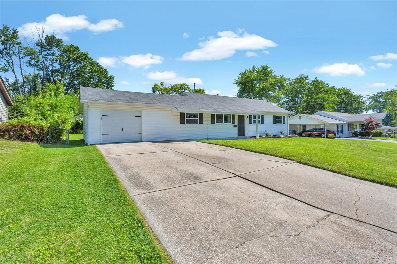 501 St Patrick Drive O'Fallon, MO 63366 - Photo 2 of 31