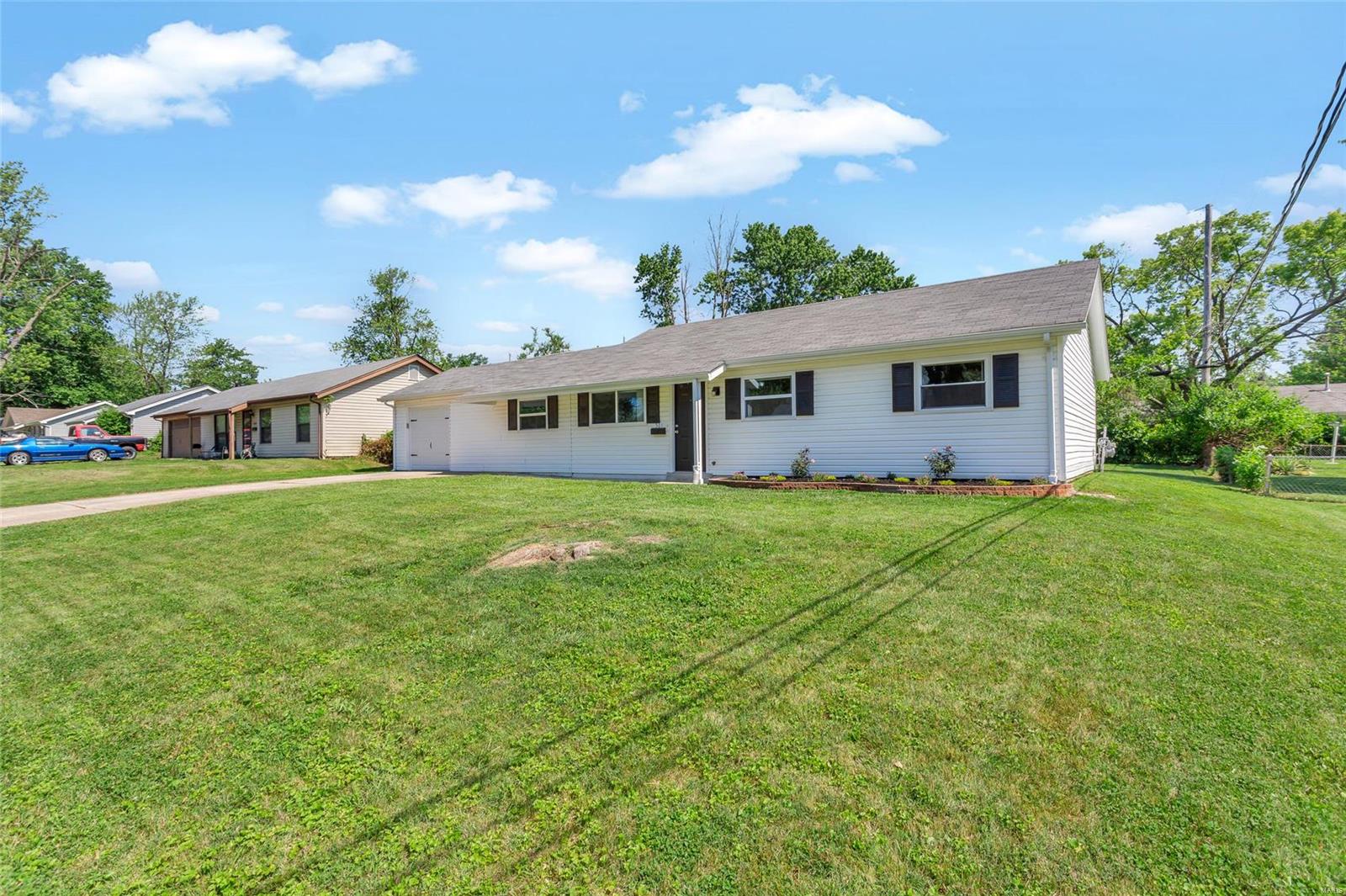 501 St Patrick Drive O'Fallon, MO 63366 - Photo 3 of 31