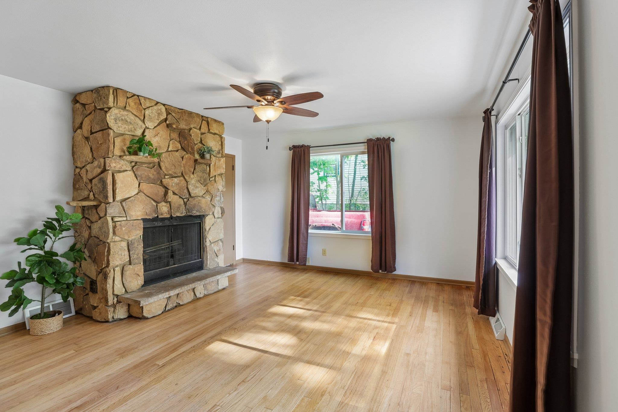 4513 Esch Lane Madison, WI 53704 - Photo 4 of 37