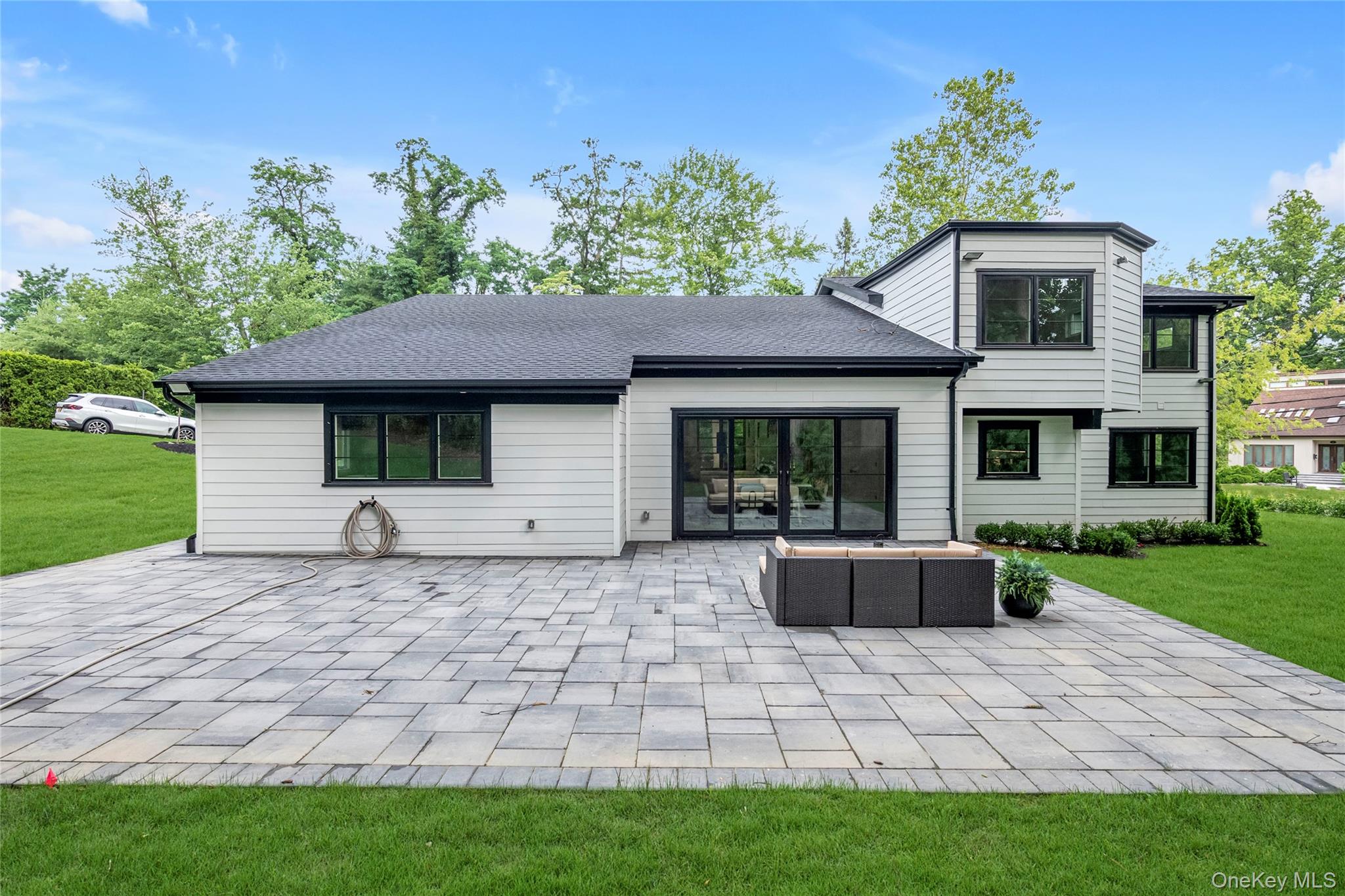 28 Redbrook Road Great Neck, NY 11024 - Photo 25 of 33