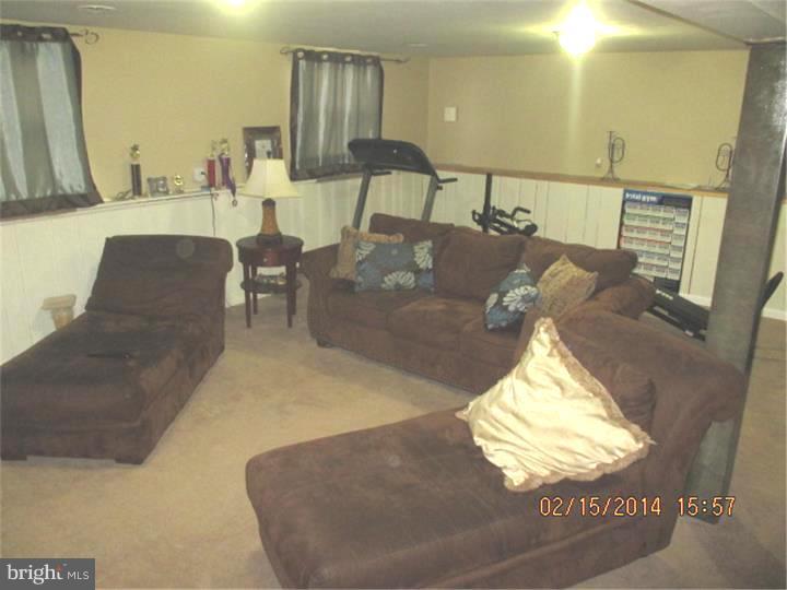 1327 Cloverly Road Warminster, PA 18974 - Photo 5 of 22 Family Room