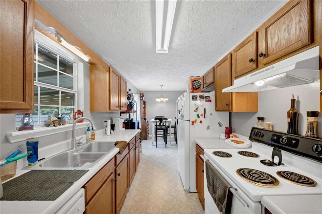 221 Pleasant Way Temple, GA 30179 - Photo 14 of 35 a kitchen with a stove a refrigerator and a sink