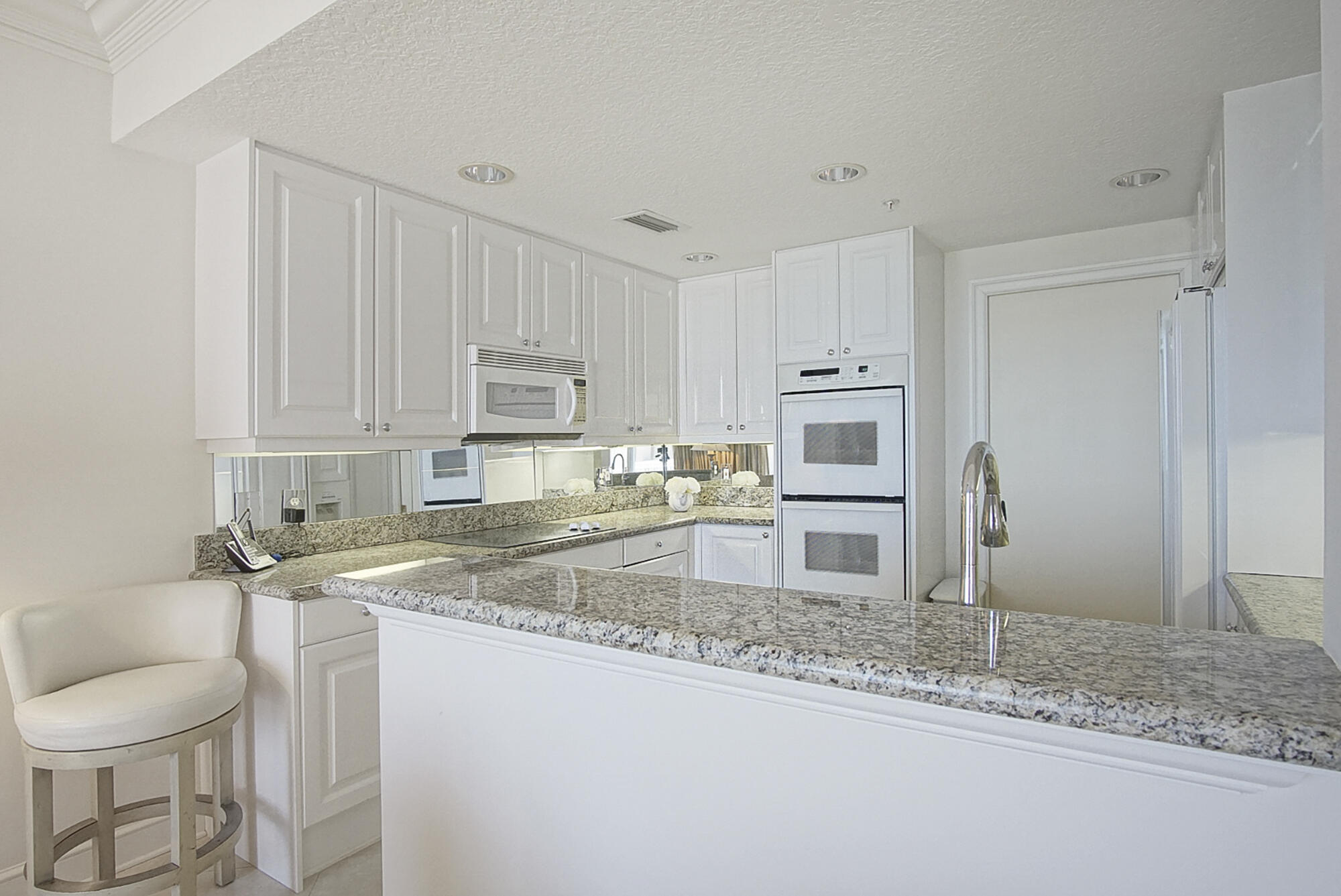 700 Ocean Royale, Unit 501 Juno Beach, FL 33408 - Photo 20 of 70 Ocean Royale (17)