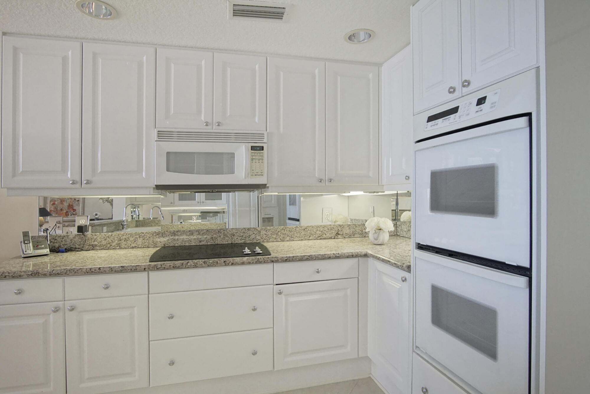 700 Ocean Royale, Unit 501 Juno Beach, FL 33408 - Photo 21 of 70 Ocean Royale (29)