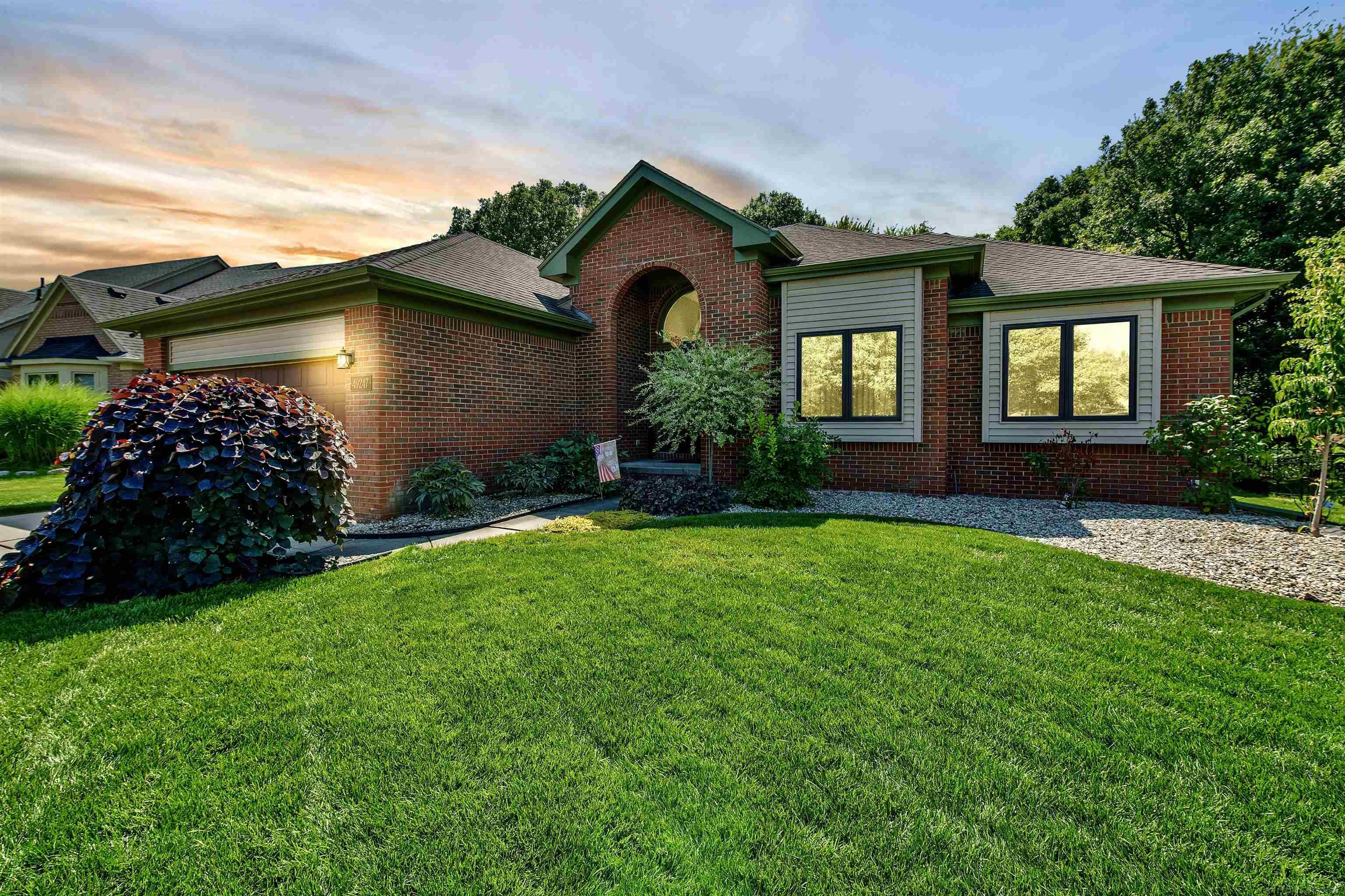 49247 Monte Road New Baltimore, MI 48047 - Photo 2 of 23 50149214-5f3965bf-c5e8-46fa-8644-3bee3931a44f.JPG