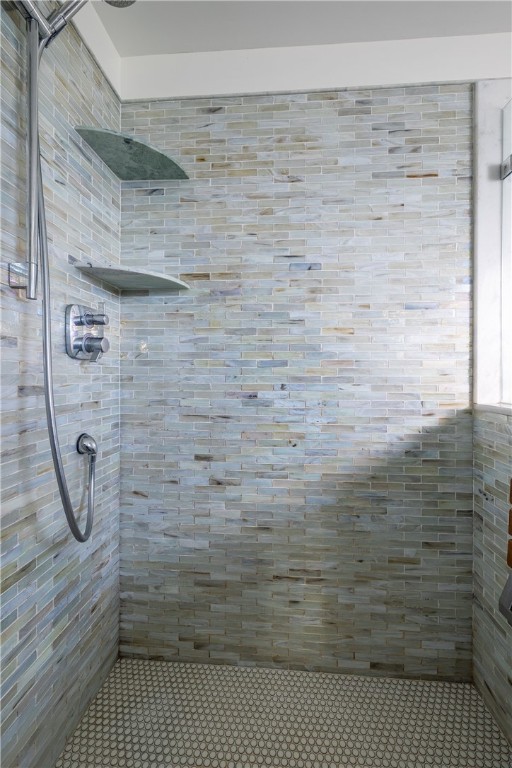 25 Barnacle Road Narragansett, RI 02882 - Photo 16 of 32 Oversized tile shower