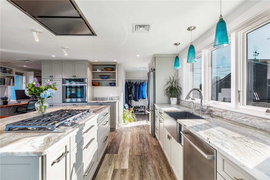 25 Barnacle Road Narragansett, RI 02882 - Photo 6 of 32 Cook's kitchen