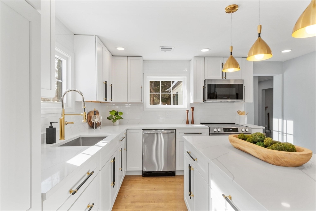 401 Belknap Road Framingham, MA 01701 - Photo 2 of 34