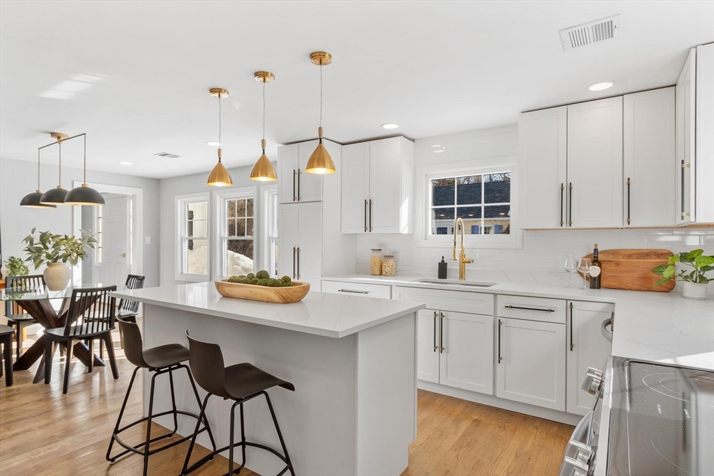 401 Belknap Road Framingham, MA 01701 - Photo 3 of 34