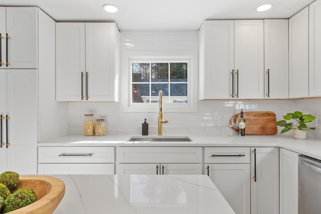 401 Belknap Road Framingham, MA 01701 - Photo 4 of 34