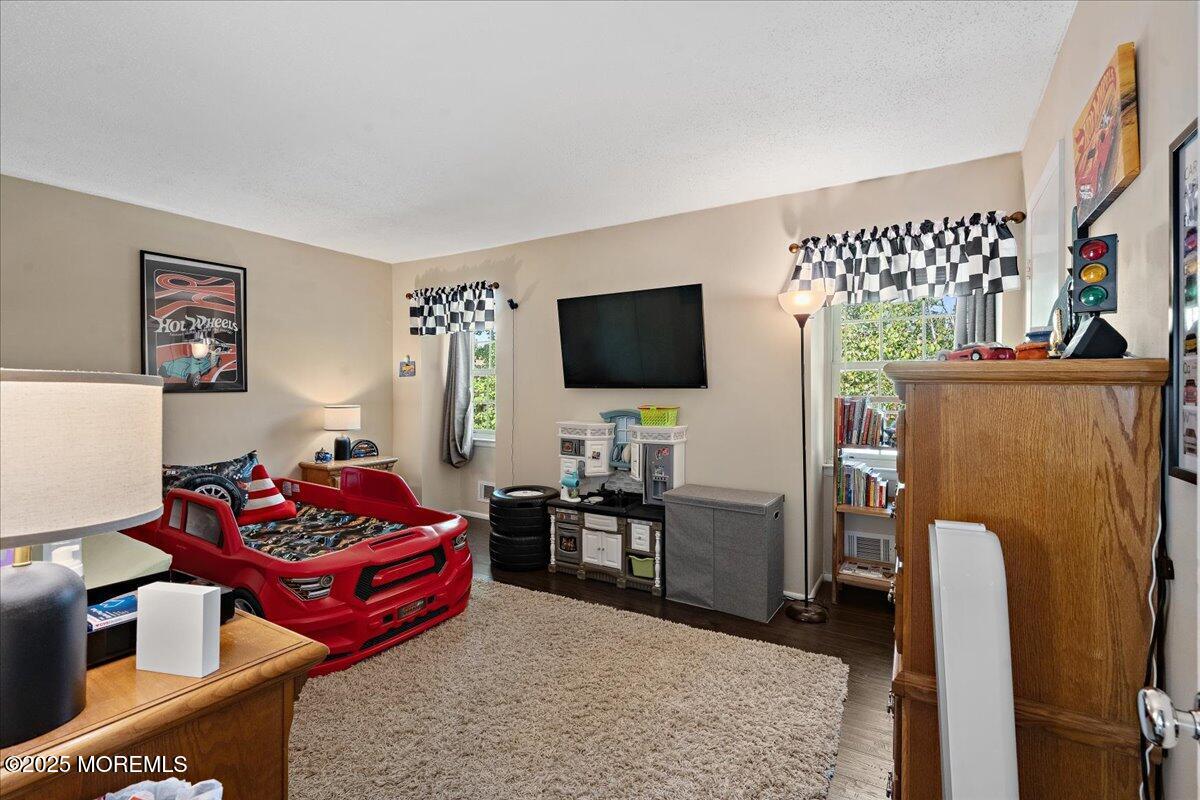 550 Labanna Court Brick, NJ 08724 - Photo 15 of 38 a living room with furniture and a flat screen tv