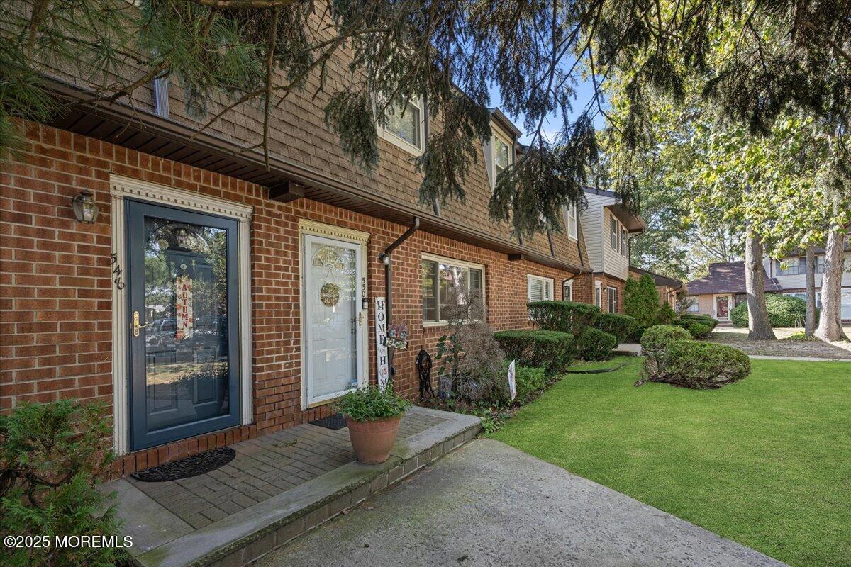 550 Labanna Court Brick, NJ 08724 - Photo 5 of 38 a front view of a house with garden