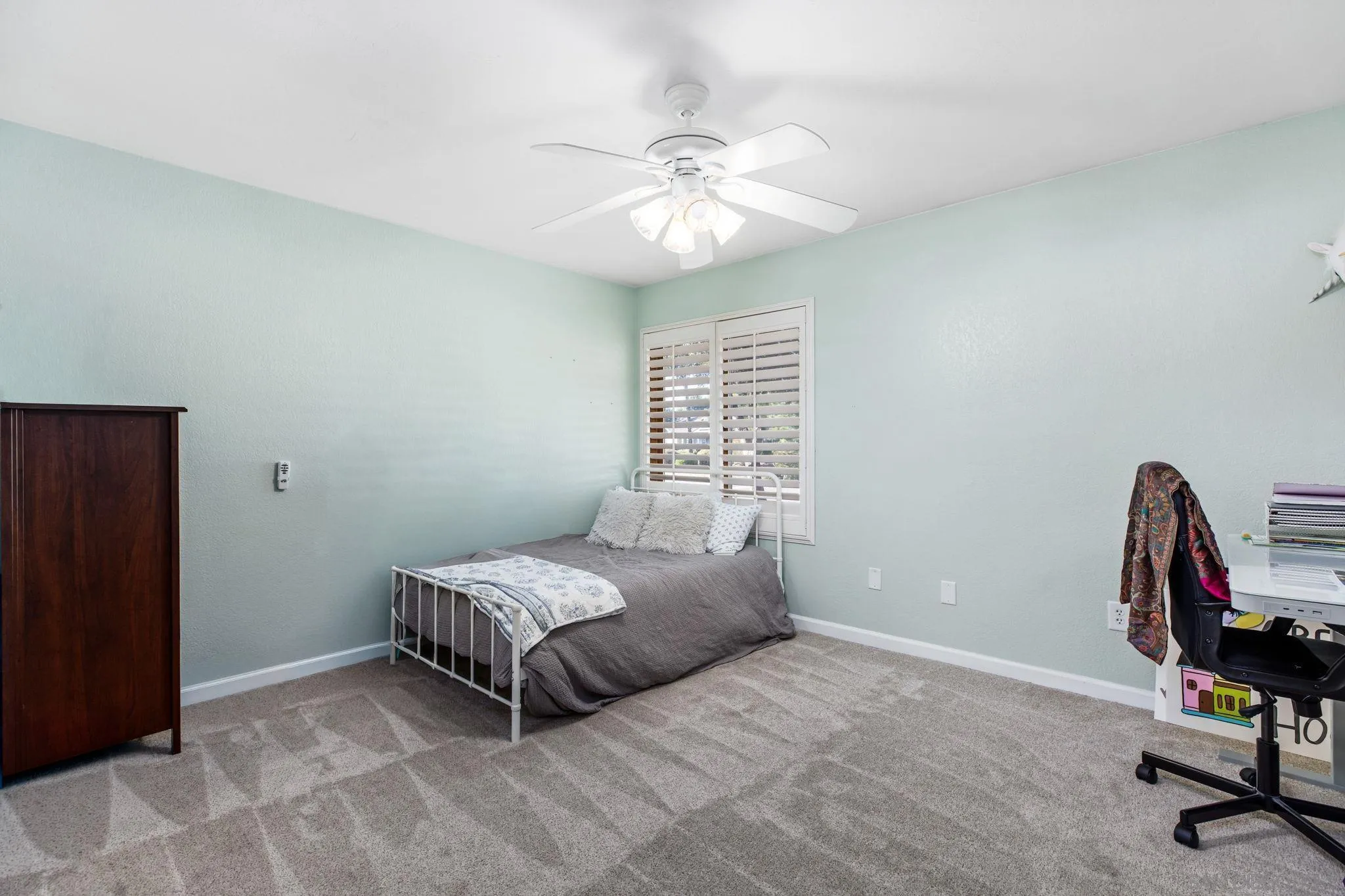 16614 Wikiup Road Ramona, CA 92065 - Photo 23 of 37 a bedroom with a bed a desk and chair