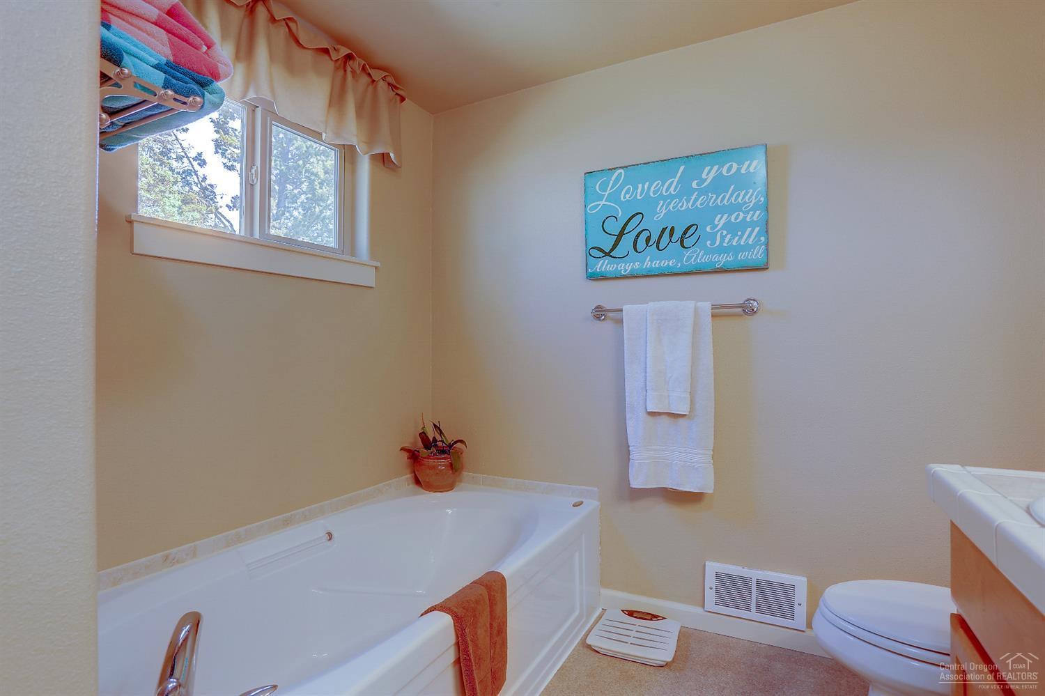 62515 Waugh Road Bend, OR 97701 - Photo 12 of 25 Gallery Image 12