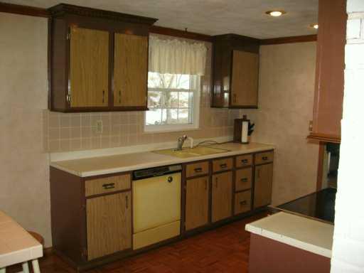 209 Baintree Road Coraopolis, PA 15108 - Photo 3 of 8 Gallery Image 3