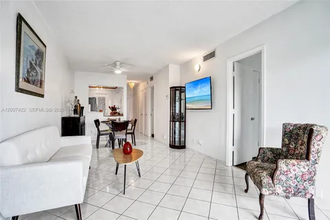 $229,900 | 455 Paradise Isle Boulevard, Unit 104, Hallandale Beach, FL 33009
