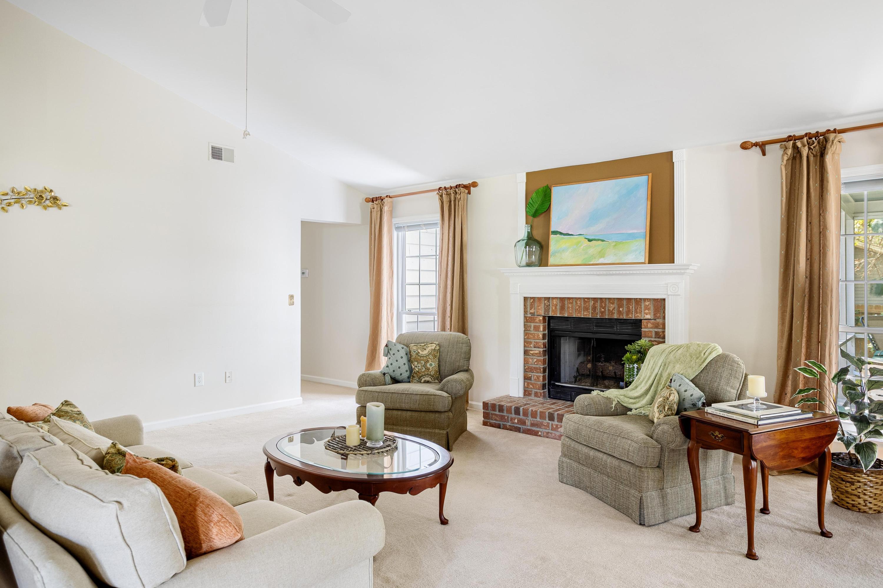 750 Lookout Pointe Point Mount Mount Pleasant, SC 29464 - Photo 3 of 20 3. Living
