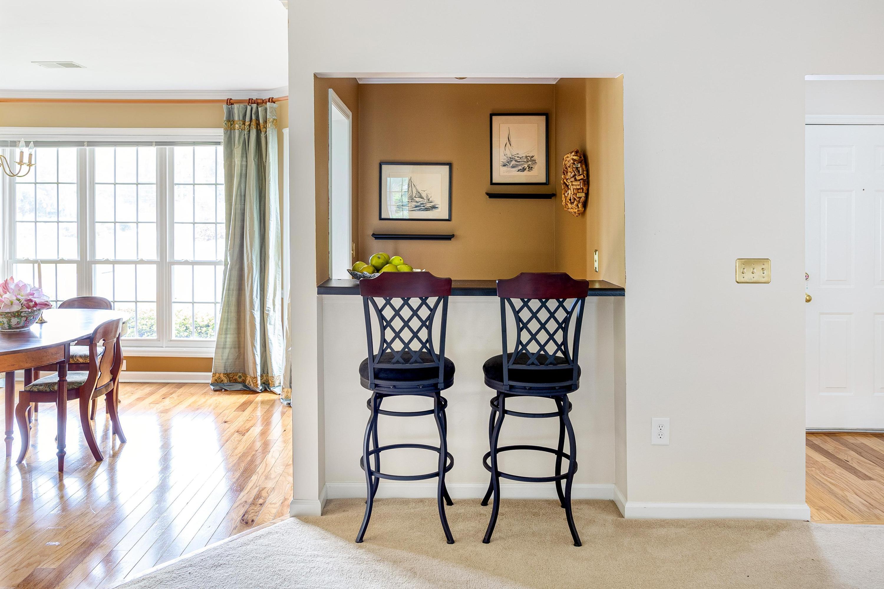 750 Lookout Pointe Point Mount Mount Pleasant, SC 29464 - Photo 5 of 20 5. Dining and Bar
