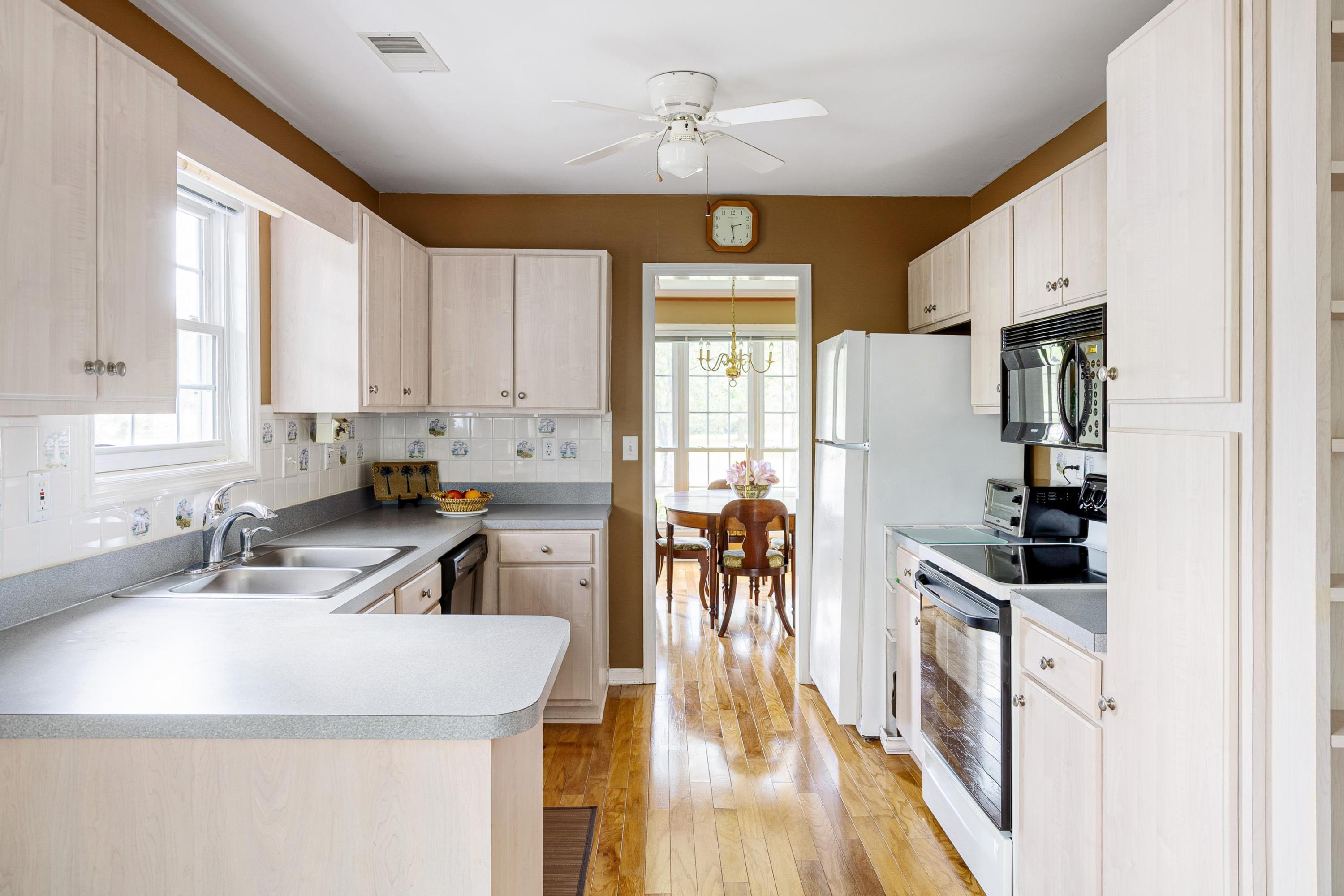 750 Lookout Pointe Point Mount Mount Pleasant, SC 29464 - Photo 8 of 20 8. Kitchen