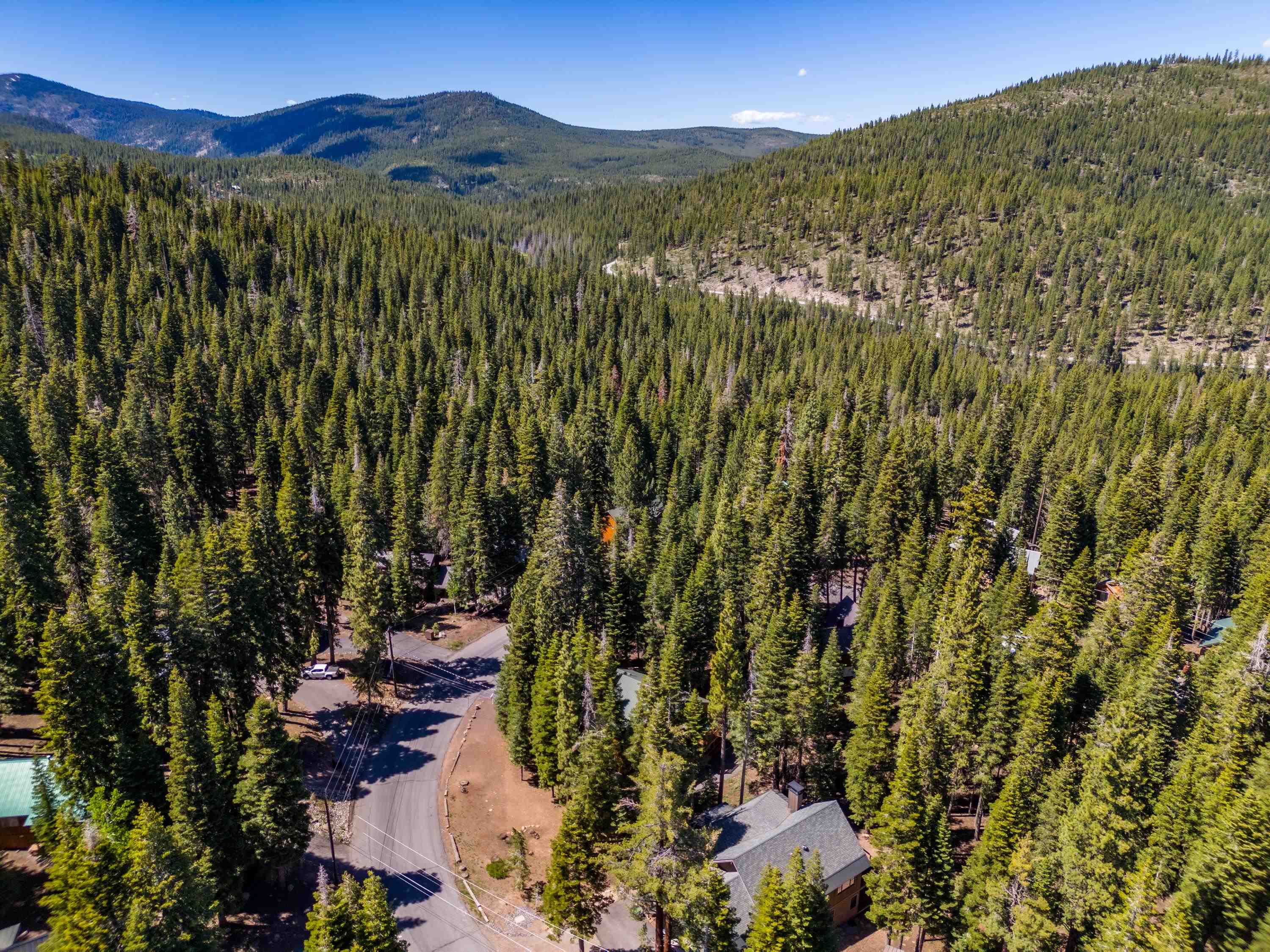 14175 Pathway Avenue Truckee, CA 96161 - Photo 20 of 21 a view of a city with a mountain