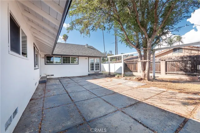 a house view with a outdoor space