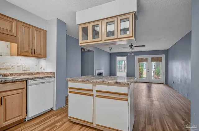 $120,000 | 5001 Grande Drive, Unit 512, Pensacola, FL 32504