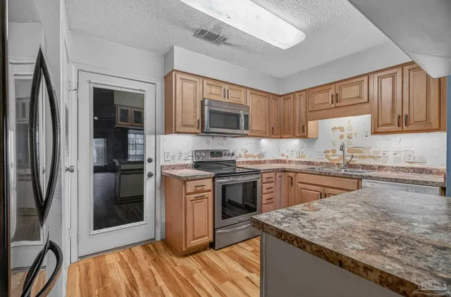 $120,000 | 5001 Grande Drive, Unit 512, Pensacola, FL 32504