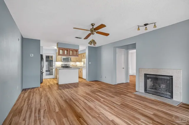 $120,000 | 5001 Grande Drive, Unit 512, Pensacola, FL 32504