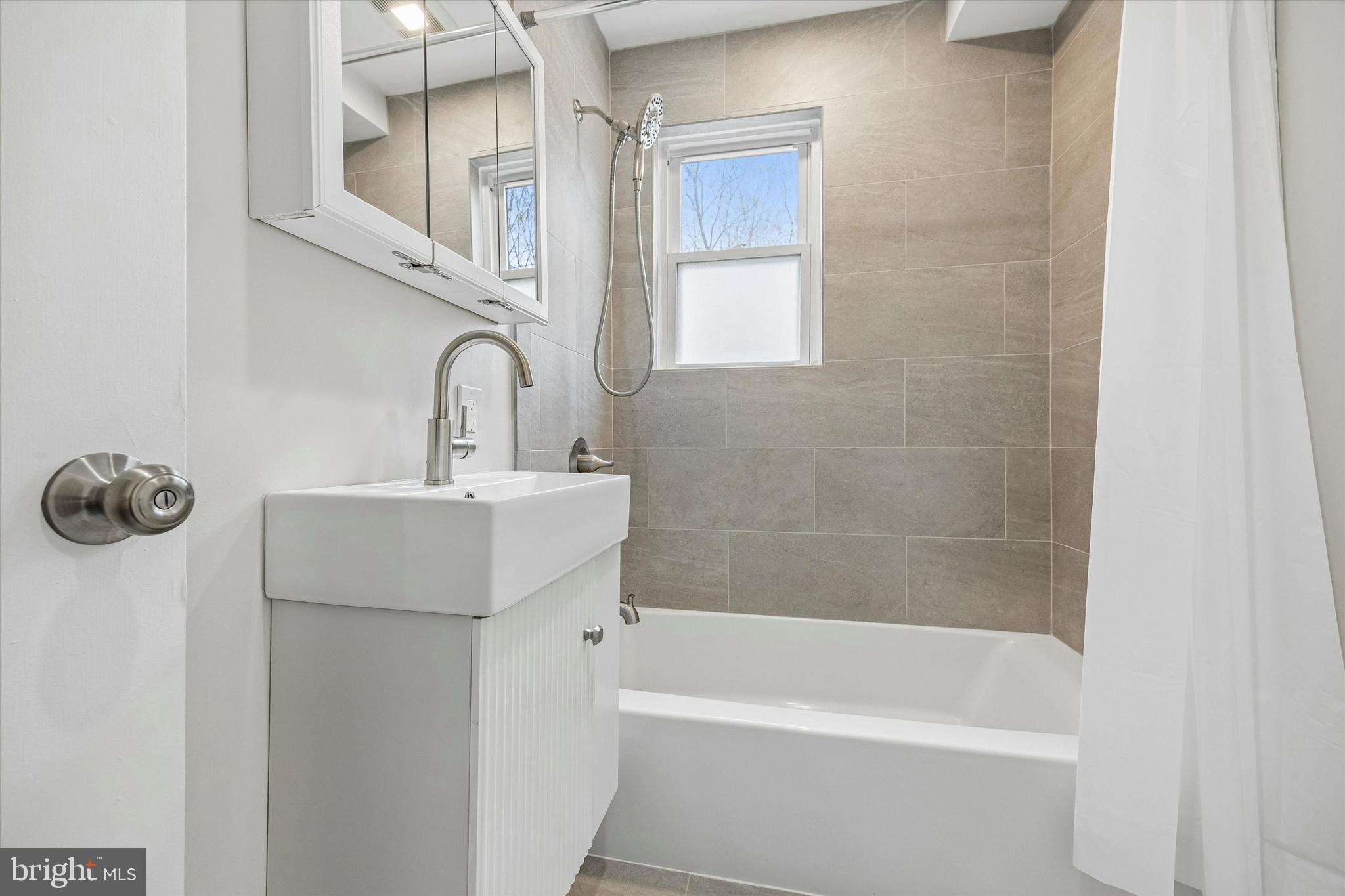 362 Ripka Street Philadelphia, PA 19128 - Photo 9 of 15