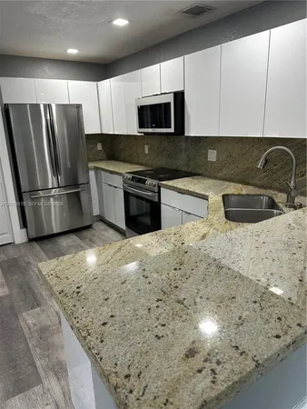 $4,000 | 15981 Southwest 54th Terrace, Miami, FL 33185