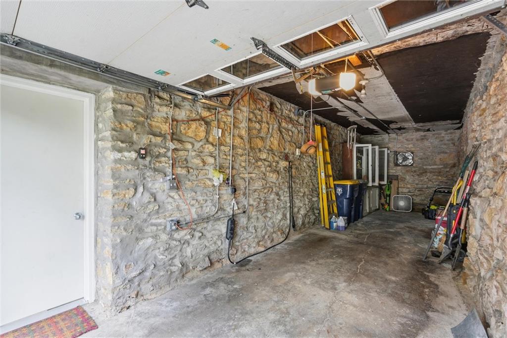 4708 Rockhill Road Kansas City, MO 64110 - Photo 33 of 48