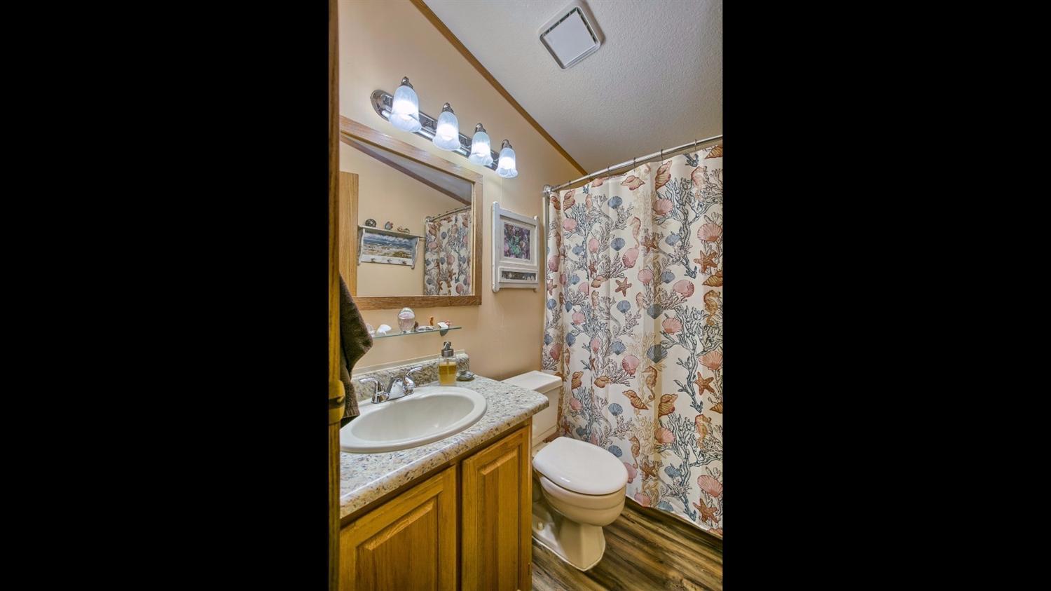 473 West Harbeck Road Grants Pass, OR 97527 - Photo 18 of 18 Second bathroom