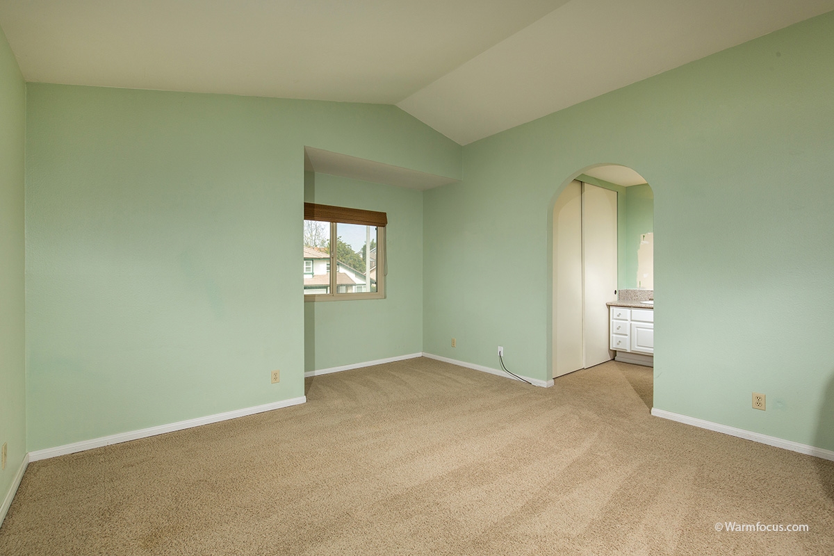 1604 Splitrail Drive Encinitas, CA 92024 - Photo 18 of 25 Looking toward the large walk-in closet and bathroom.