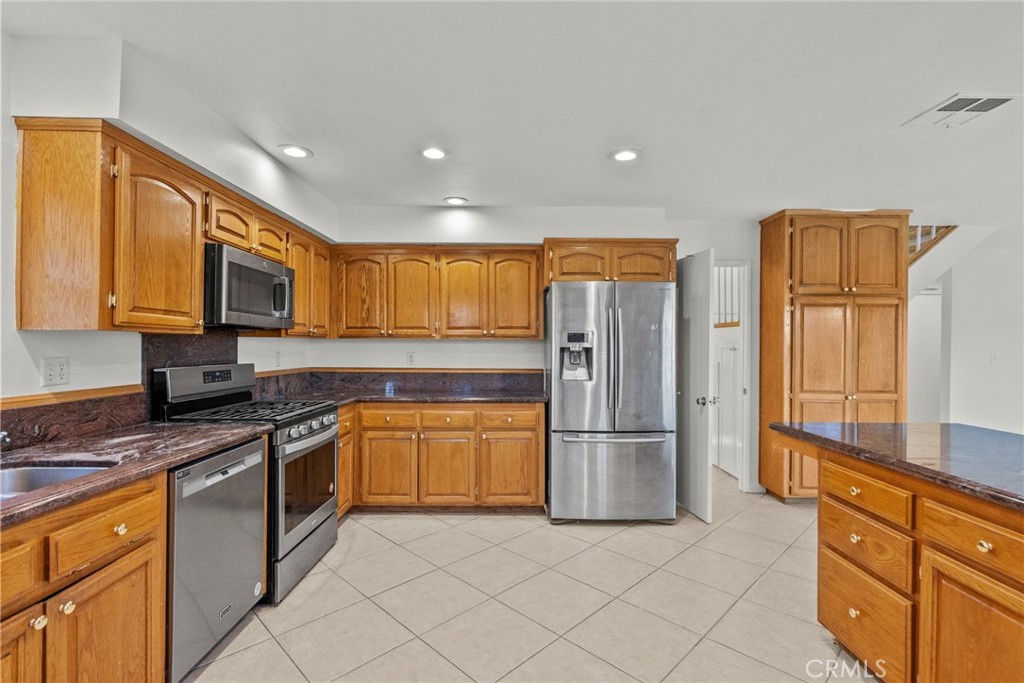 25550 Old Course Way Valencia, CA 91355 - Photo 15 of 48 Kitchen