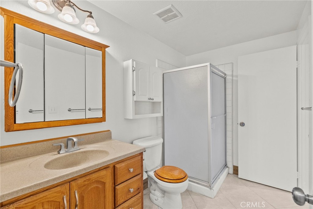 25550 Old Course Way Valencia, CA 91355 - Photo 25 of 48 Downstairs guest bath