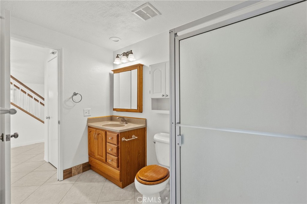 25550 Old Course Way Valencia, CA 91355 - Photo 26 of 48 Downstairs guest bath