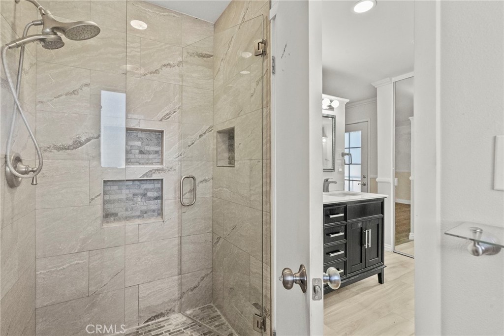 25550 Old Course Way Valencia, CA 91355 - Photo 35 of 48 Primary bath