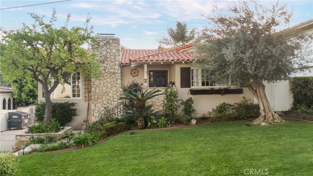 6608 Via Siena Rancho Palos Verdes, CA 90275 - Photo 2 of 52 a front view of a house with garden