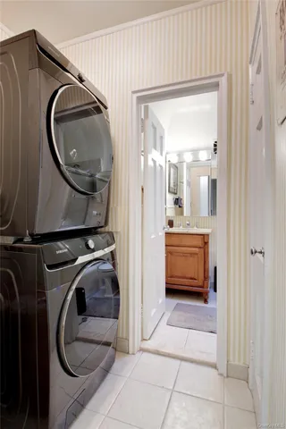 $675,000 | 127 2nd Street, Unit D1, Garden City, NY 11530