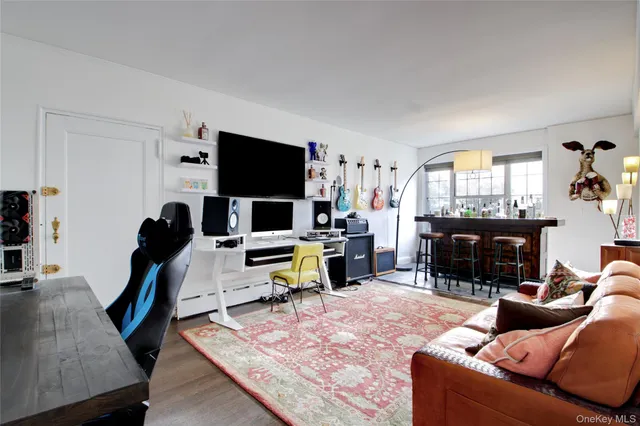 $675,000 | 127 2nd Street, Unit D1, Garden City, NY 11530