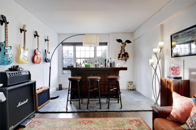 $675,000 | 127 2nd Street, Unit D1, Garden City, NY 11530