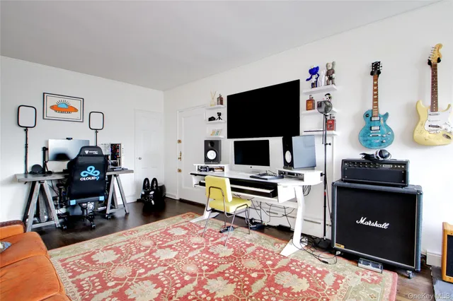 $675,000 | 127 2nd Street, Unit D1, Garden City, NY 11530