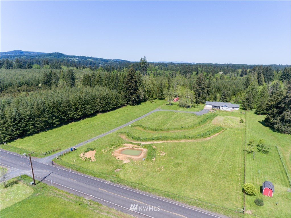 665 Rhoades Road Winlock, WA 98596 - Photo 3 of 39 a view of a tennis court