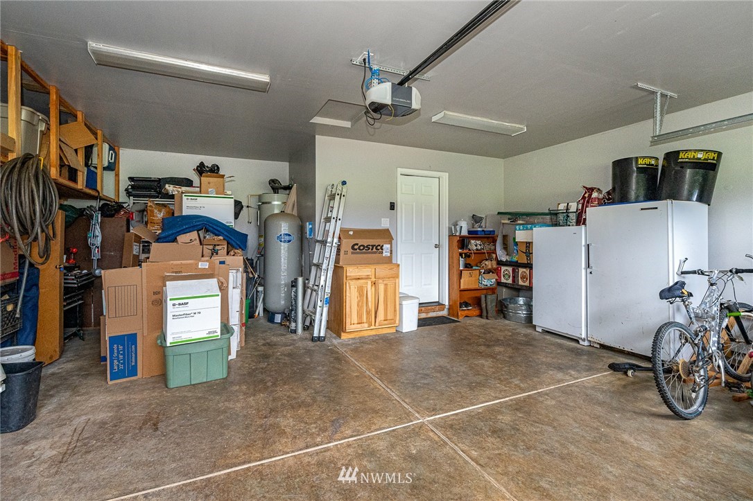 665 Rhoades Road Winlock, WA 98596 - Photo 25 of 39 a view of a room with gym equipment