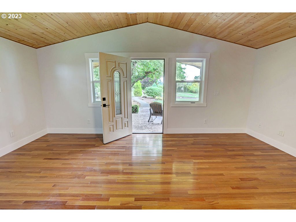 9625 South Barnards Road Canby, OR 97013 - Photo 22 of 39 a view of an empty room with wooden floor and a window